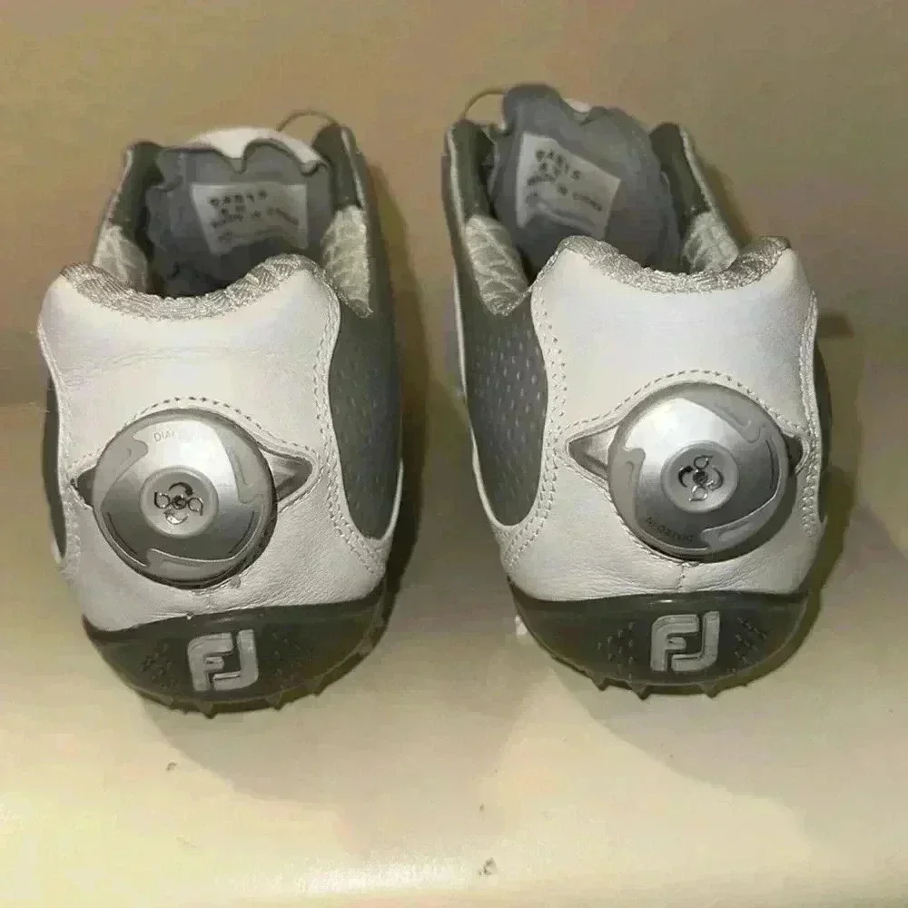 Women’s golf shoes. Size 8